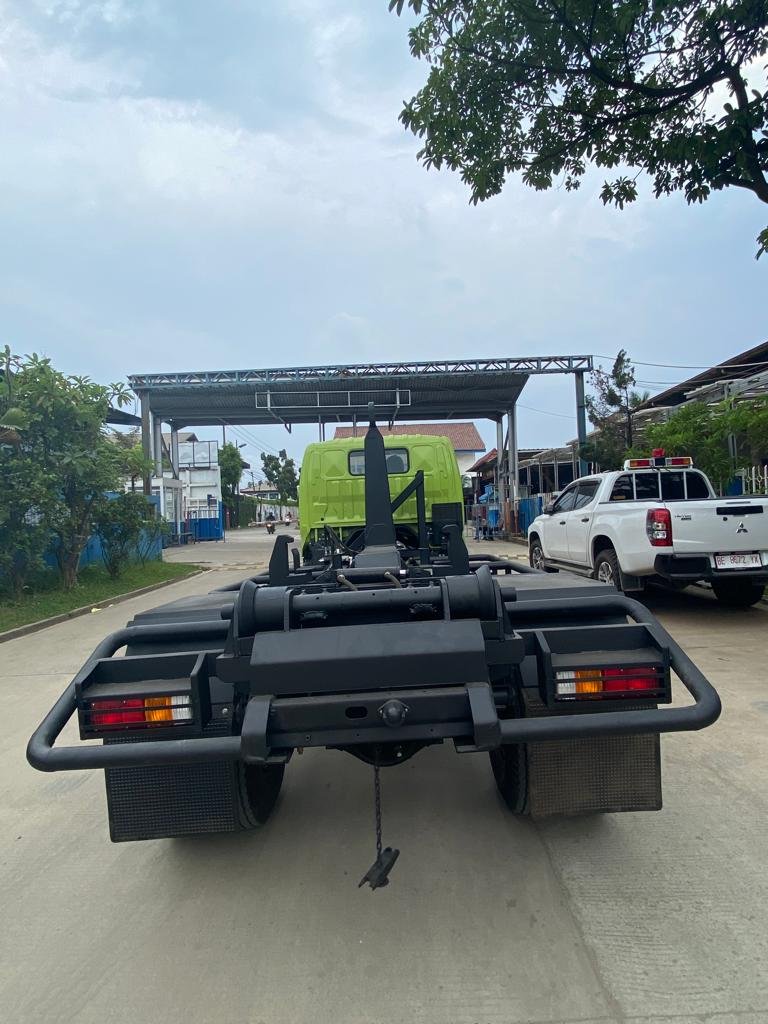 Hino Arm Roll Single – Dynamax Engineering
